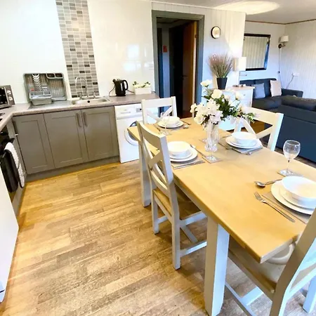 Beech 1 Hot Tub * York